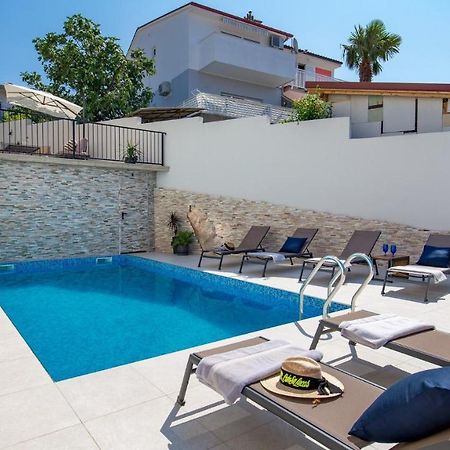 Apartments Villa Frankola With Swimming Pool Crikvenica Exteriör bild