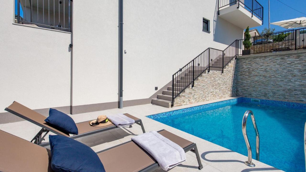 Apartments Villa Frankola With Swimming Pool Crikvenica Exteriör bild
