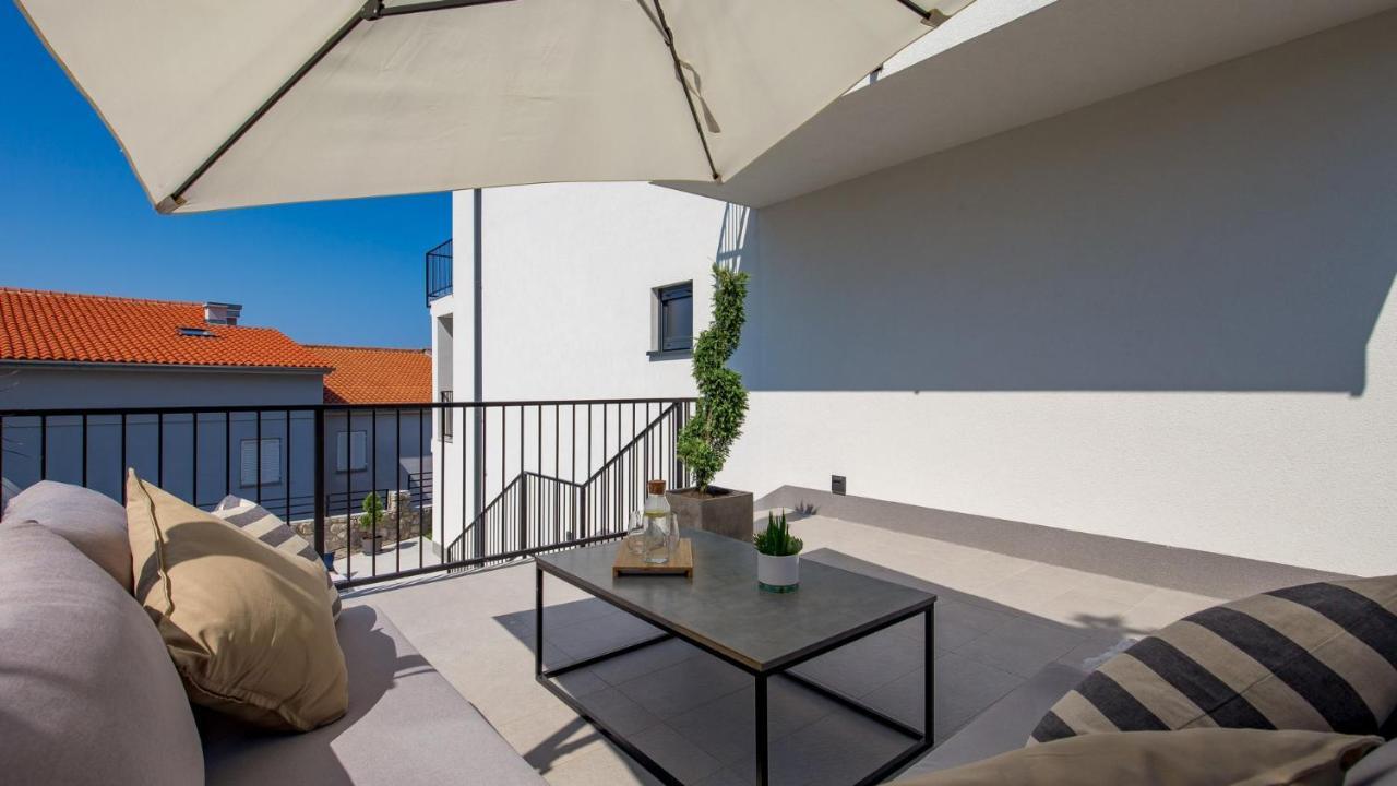 Apartments Villa Frankola With Swimming Pool Crikvenica Exteriör bild
